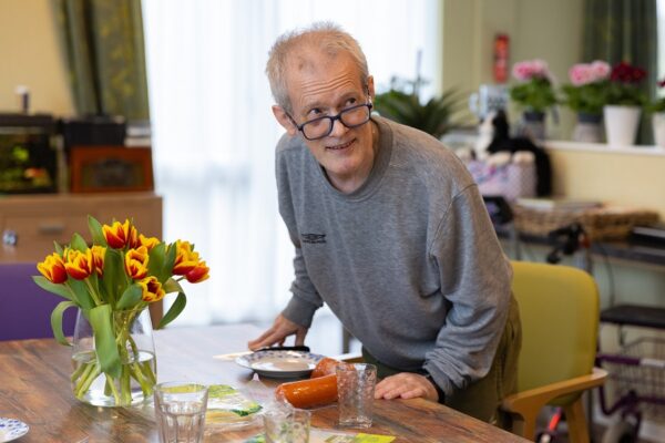 Clïent locatie Harteduin gaat zitten om te gaan eten
